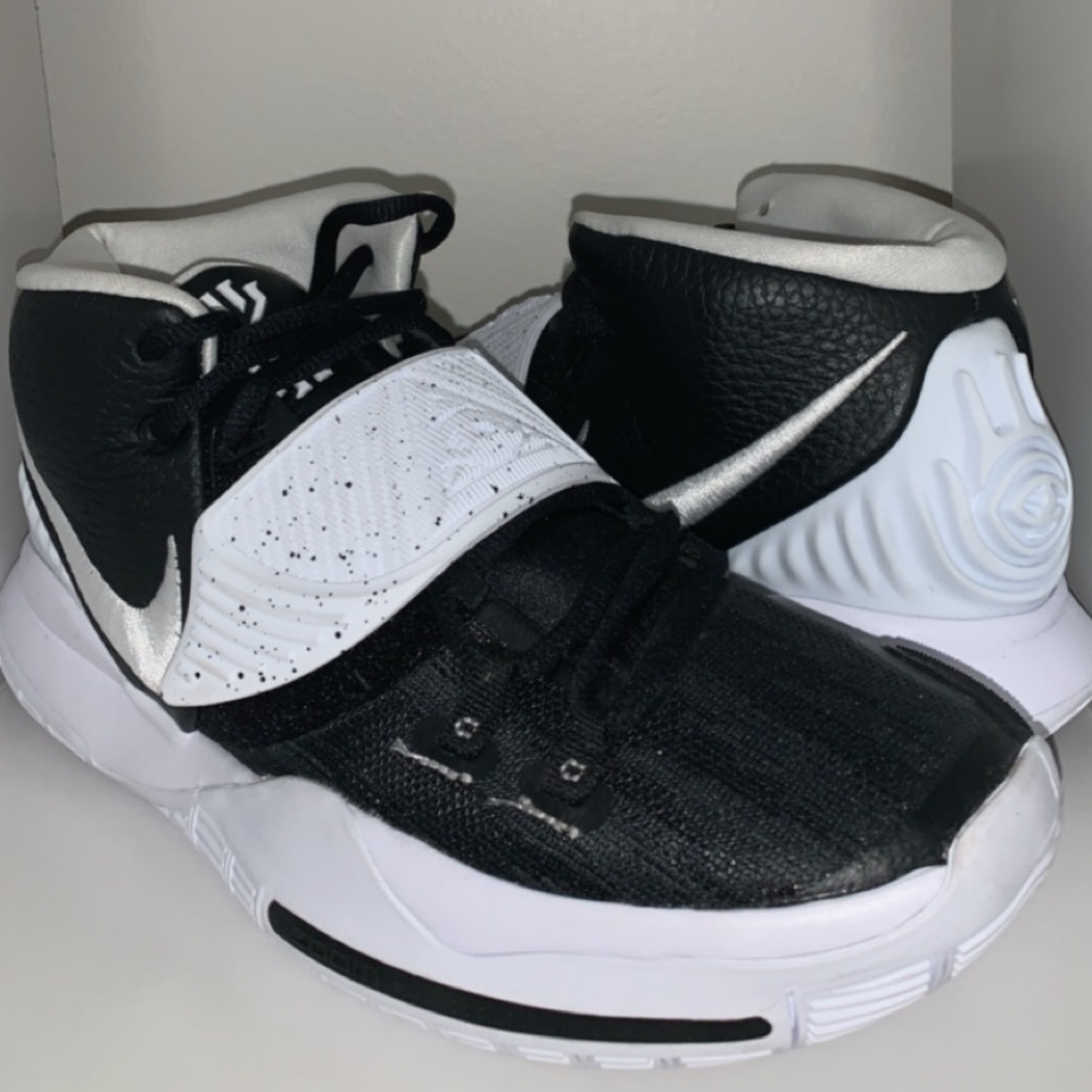 NIKE KYRIE 6 (TEAM) BASKETBALL SHOES